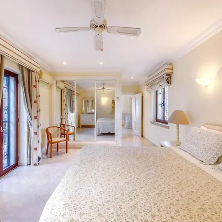 Modern Summer Family House E Olhos De Agua
