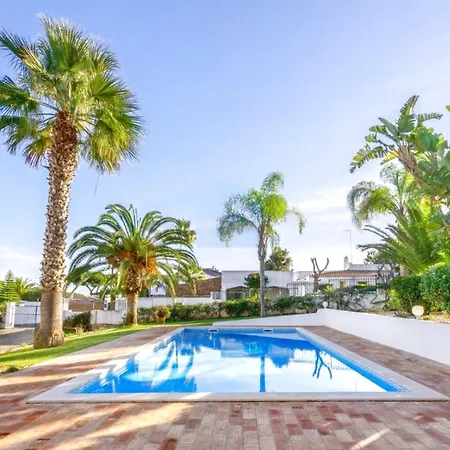 Modern Summer Family House E Olhos De Agua